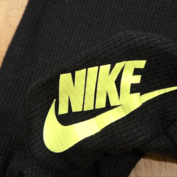 Nike Baby Long Sleeve Shirt, Footie Pants & Beanie Matching Set - Picture 4 of 5